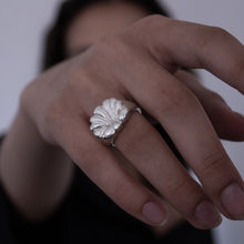 Cargar imagen en el visor de la galería, ANILLO ALMEJA
