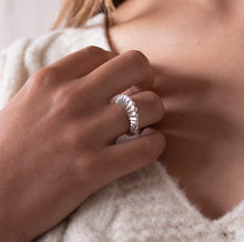 Cargar imagen en el visor de la galería, ANILLO ABANICO
